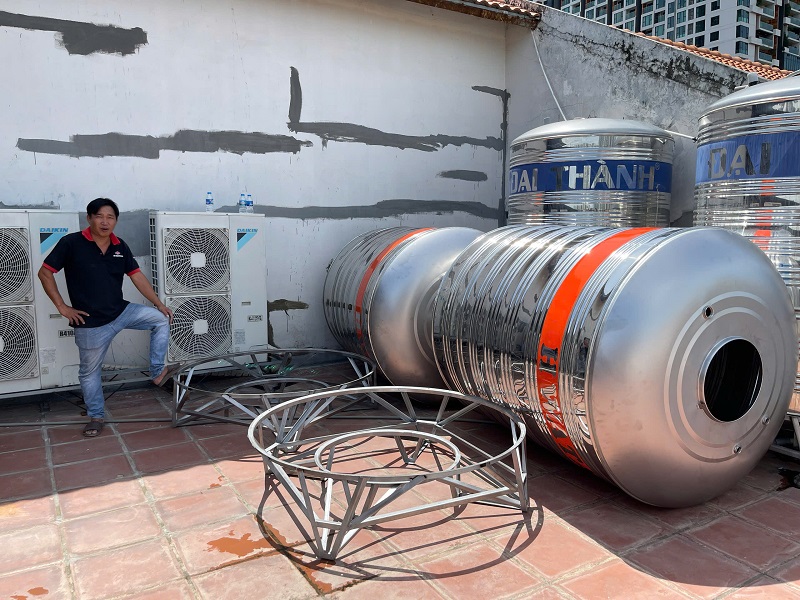 Bồn nước inox Hwata 3,000L Đứng tại TPHCM
