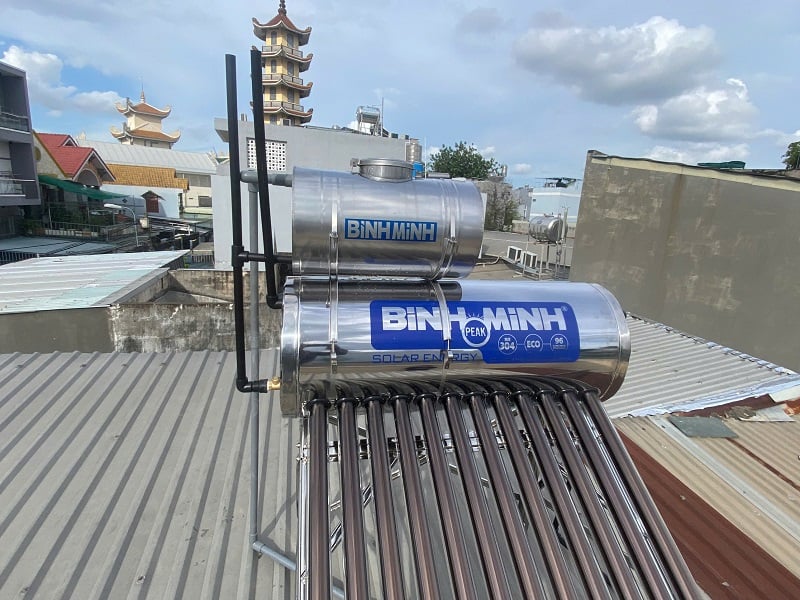 Lắp đặt Bồn phụ 50L cho Máy nước nóng mặt trời Bình Minh 130L Lắp đặt Bồn phụ 50L cho Máy nước nóng mặt trời Bình Minh 130L