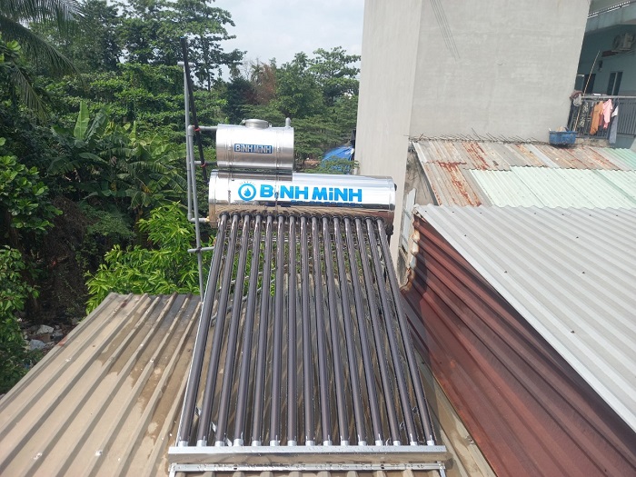 lắp đặt thực tế Máy nước nóng mặt trời Bình Minh tại Hồ Chí Minh lắp đặt thực tế Máy nước nóng mặt trời Bình Minh tại Hồ Chí Minh