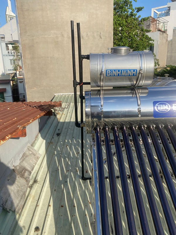 Lắp bồn phụ Phía sau Máy nước nóng năng lượng mặt trời Bình Minh 200L Lắp bồn phụ Phía sau Máy nước nóng năng lượng mặt trời Bình Minh 200L