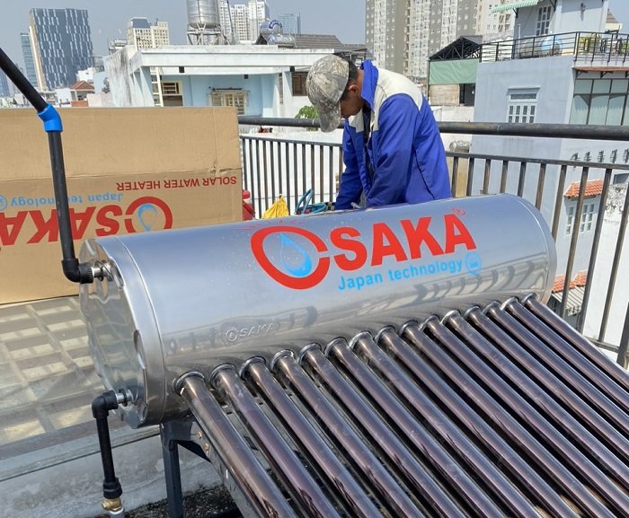Thay Bình bảo ôn Osaka cho máy nước nóng NLMT cũ Thay Bình bảo ôn Osaka cho máy nước nóng NLMT cũ