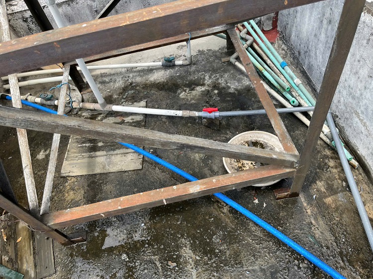 Đường ống nước nóng PPR xài lâu năm bị hỏng Đường ống nước nóng PPR xài lâu năm bị hỏng