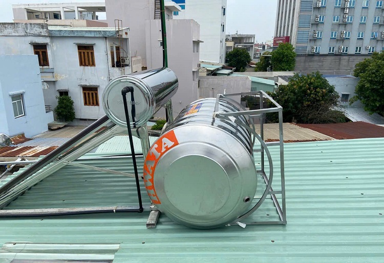 Giao và kéo Bồn nước Hwata lên mái tại TPHCM Giao và kéo Bồn nước Hwata lên mái tại TPHCM