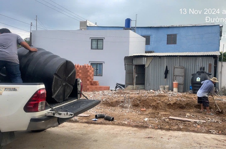 Giao bể phốt nhựa cho khách hàng tại Hồ Chí Minh Giao bể phốt nhựa cho khách hàng tại Hồ Chí Minh