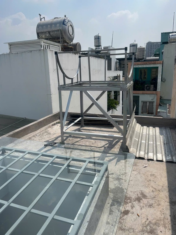 Hàn chân Kẽm V5 cao 1M Bồn inox 1000L Ngang tại Gò Vấp Hàn chân Kẽm V5 cao 1M Bồn inox 1000L Ngang tại Gò Vấp