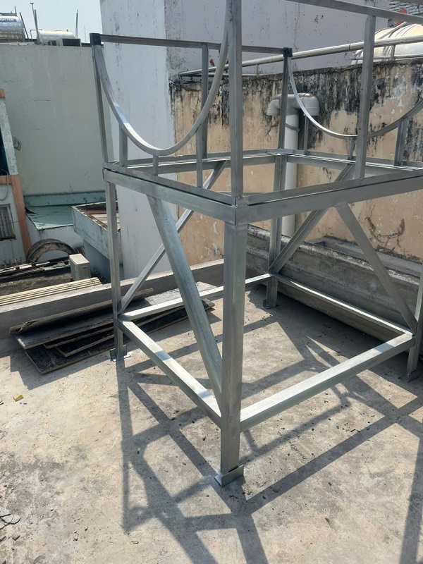 Hàn chân Kẽm V5 cao 1M Bồn inox 1000L Ngang tại Gò Vấp để lắp NLM Hàn chân Kẽm V5 cao 1M Bồn inox 1000L Ngang tại Gò Vấp để lắp NLM