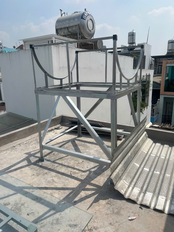 Hoàn thiện hàn chân Kẽm V5 cao 1M Bồn inox 1000L Ngang tại Gò Vấp Hoàn thiện hàn chân Kẽm V5 cao 1M Bồn inox 1000L Ngang tại Gò Vấp