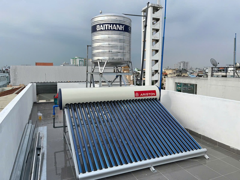 Hoàn thiện Máy nước nóng mặt trời Ariston 300L-28 ống F58 tại Tân Phú Hoàn thiện Máy nước nóng mặt trời Ariston 300L-28 ống F58 tại Tân Phú