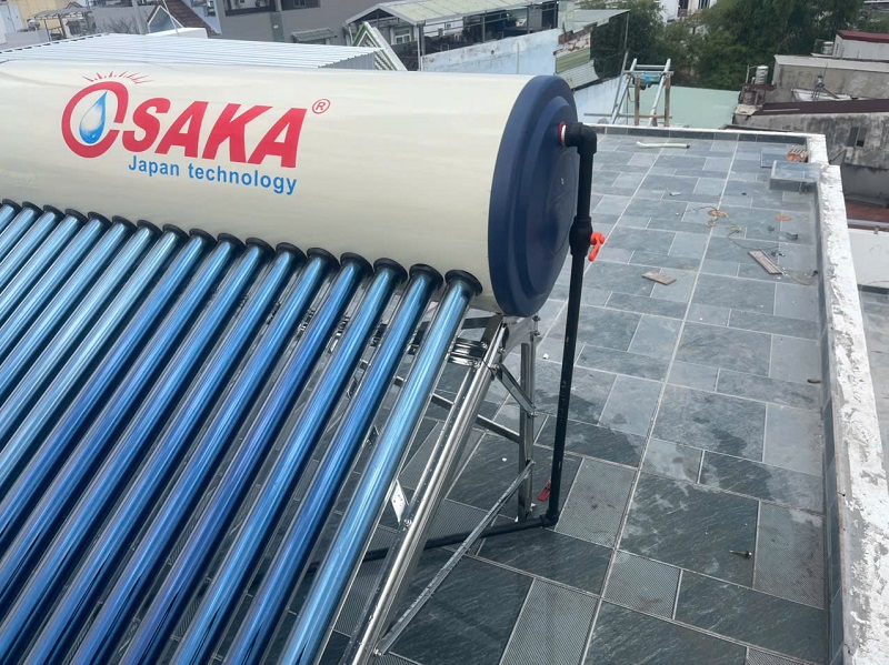 Bàn giao Máy nước nóng NLMT OSAKA Luxury 180L tại Gò Vấp Bàn giao Máy nước nóng NLMT OSAKA Luxury 180L tại Gò Vấp