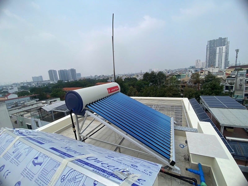 Hoàn thiên máy nước nóng NLMT Ariston 190L - 18 ống F58 Hoàn thiên máy nước nóng NLMT Ariston 190L - 18 ống F58