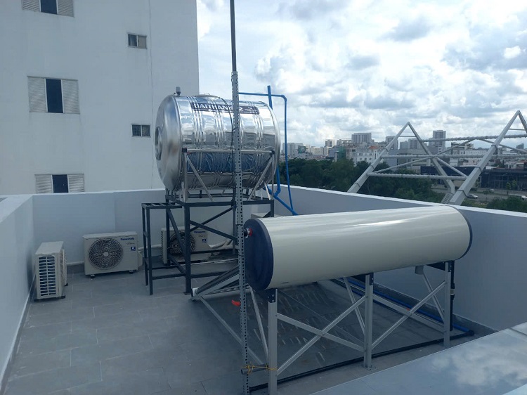 Hoàn thiện Máy nước nóng mặt trời Ariston 210L - 20 ống F58 tại Thủ Đức Hoàn thiện Máy nước nóng mặt trời Ariston 210L - 20 ống F58 tại Thủ Đức