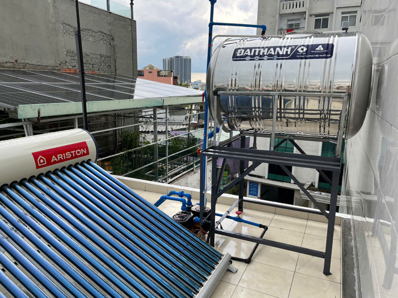 máy nước nóng năng lượng mặt trời 300 lít máy nước nóng năng lượng mặt trời 300 lít