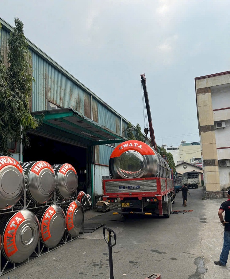 Kho Bồn nước inox Hwata tại TP HCM Kho Bồn nước inox Hwata tại TP HCM
