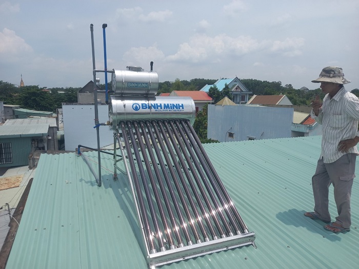 Lắp Bồn phụ Máy nước nóng mặt trời Bình Minh 130L Lắp Bồn phụ Máy nước nóng mặt trời Bình Minh 130L