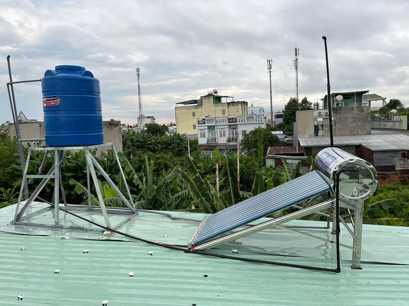 Cách lắp Máy nước nóng năng lượng mặt trời trên mái tôn Cách lắp Máy nước nóng năng lượng mặt trời trên mái tôn