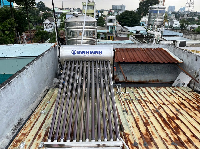 Trọn bộ Máy nước nóng mặt trời bình minh trên mái tôn Trọn bộ Máy nước nóng mặt trời bình minh trên mái tôn