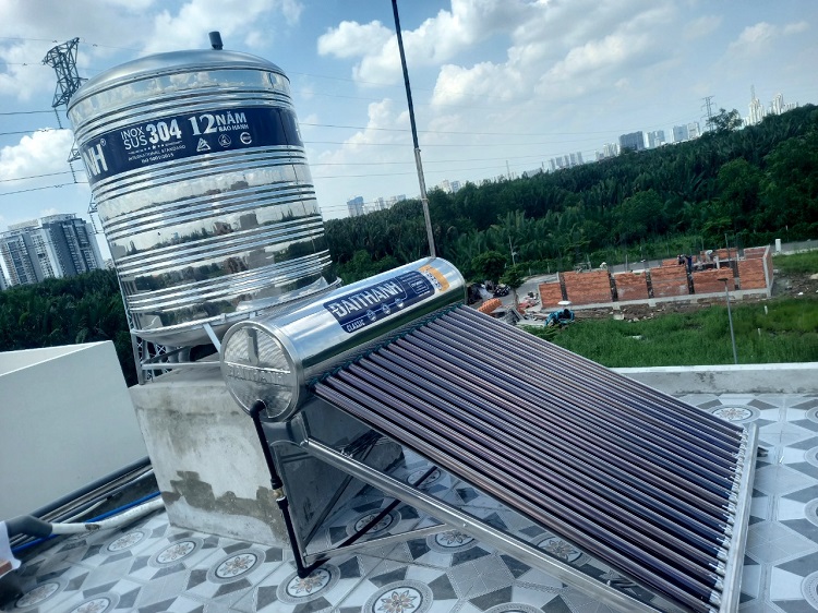 Lắp máy năng lượng mặt trời Đại Thành 180L tại Hồ Chí Minh Lắp máy năng lượng mặt trời Đại Thành 180L tại Hồ Chí Minh