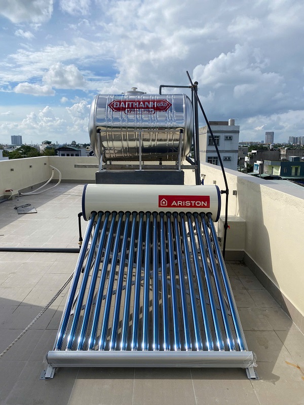 Lắp Máy nước nóng mặt trời Ariston 190L-18 ống tại Gò Vấp Lắp Máy nước nóng mặt trời Ariston 190L-18 ống tại Gò Vấp