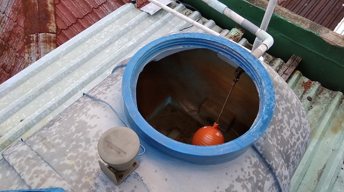 Lắp phao cơ Bồn nhựa giúp Chống tràn nước khi Bơm Lắp phao cơ Bồn nhựa giúp Chống tràn nước khi Bơm