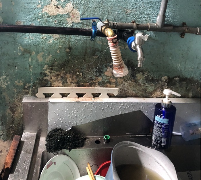 Lắp vòi Bếp và đường ống nhà cũ Lắp vòi Bếp và đường ống nhà cũ