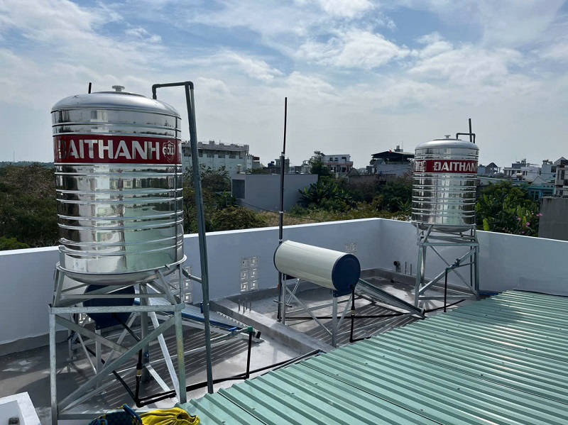 Mặt sau Máy nước nóng mặt trời Ariston 132L-12 ống F58 Mặt sau Máy nước nóng mặt trời Ariston 132L-12 ống F58