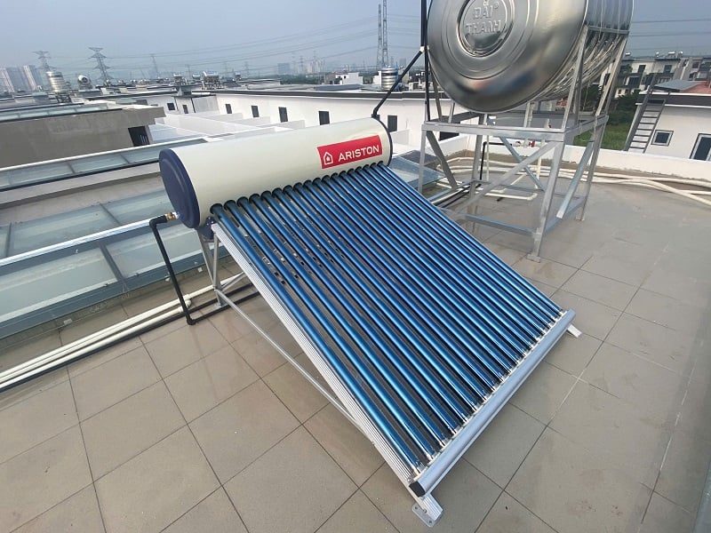 Mặt trái Máy nước nóng Ariston 190L - xuất xư từ Ý Mặt trái Máy nước nóng Ariston 190L - xuất xư từ Ý