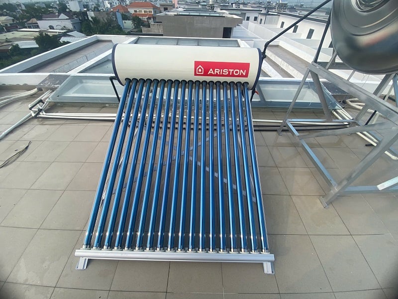 Mặt trước Máy nước nóng Ariston 190L - xuất xư từ Ý Mặt trước Máy nước nóng Ariston 190L - xuất xư từ Ý