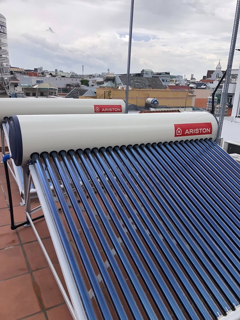 Mặt trước Năng lượng mặt trời Ariston 300L-28 ống F58 ECO2 Mặt trước Năng lượng mặt trời Ariston 300L-28 ống F58 ECO2