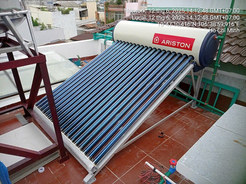 Máy nước nóng năng lượng mặt trời Ariston 180l tại TPHCM Máy nước nóng năng lượng mặt trời Ariston 180l tại TPHCM