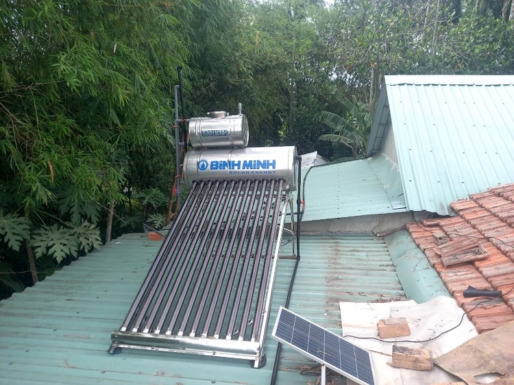 Lắp bồn phụ Máy năng lượng mặt trời Bình Minh 120l Lắp bồn phụ Máy năng lượng mặt trời Bình Minh 120l