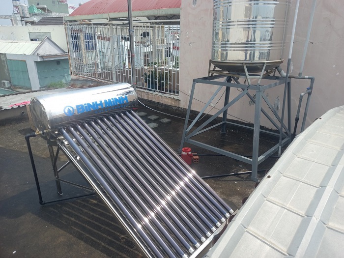 Lắp đặt hoàn thiện Máy Năng lượng mặt trời Bình Minh 130L - 12 ống F58 Lắp đặt hoàn thiện Máy Năng lượng mặt trời Bình Minh 130L - 12 ống F58