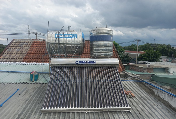 Lắp đặt hoàn thiện Máy Năng lượng mặt trời Bình Minh 300L - 30ống F58 Lắp đặt hoàn thiện Máy Năng lượng mặt trời Bình Minh 300L - 30ống F58