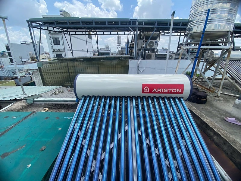 Bàn giao Máy nước nóng mặt trời Ariston tại Gò Vấp Bàn giao Máy nước nóng mặt trời Ariston tại Gò Vấp