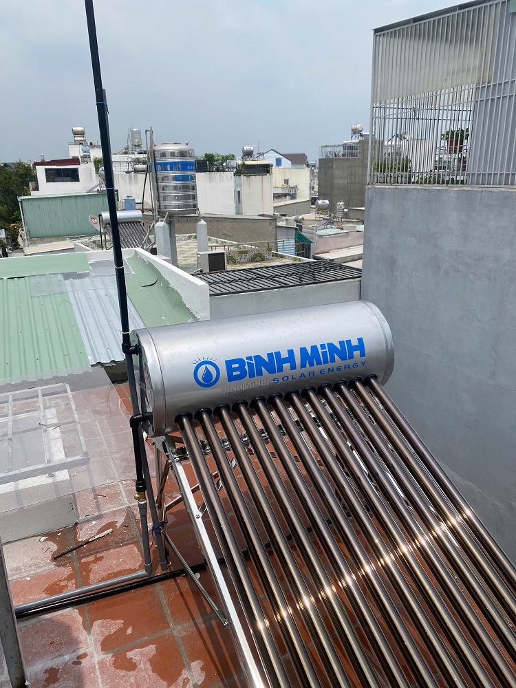 Lắp máy nước nóng Bình Minh 130L trên mặt sàn Lắp máy nước nóng Bình Minh 130L trên mặt sàn