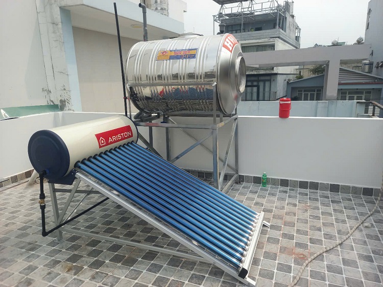 Trọn Bộ máy nước nóng năng lượng mặt trời Ariston 132l-12 ống Giá rẻ Trọn Bộ máy nước nóng năng lượng mặt trời Ariston 132l-12 ống Giá rẻ