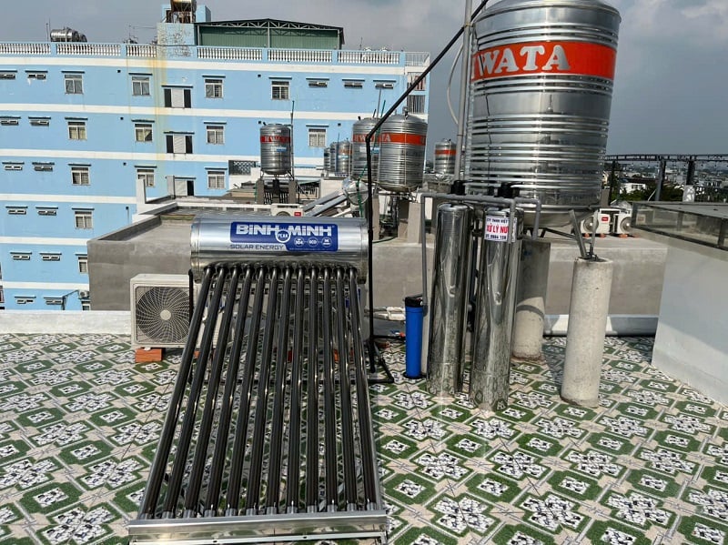 Lắp máy nước nóng mặt trời Bình Minh 130L Lắp máy nước nóng mặt trời Bình Minh 130L