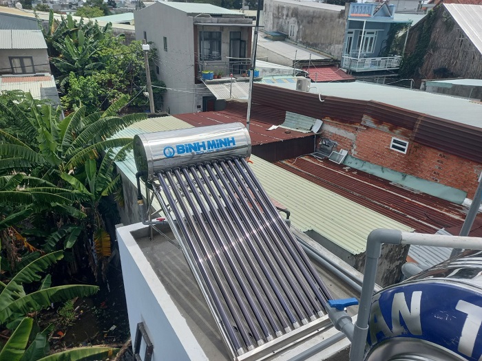 Lắp máy nước nóng Bình Minh 130L trên mặt sàn Lắp máy nước nóng Bình Minh 130L trên mặt sàn