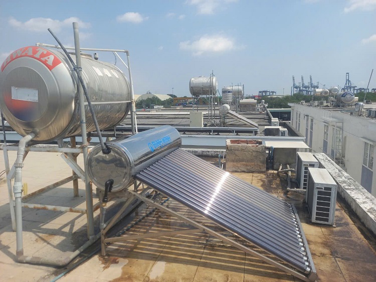 Máy năng lượng mặt trời Bình Minh 250l dùng GD nhiều người Máy năng lượng mặt trời Bình Minh 250l dùng GD nhiều người