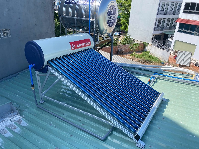 Trọn bộ Máy nước nóng mặt trời Ariston 160L tại Bình Thạnh Trọn bộ Máy nước nóng mặt trời Ariston 160L tại Bình Thạnh
