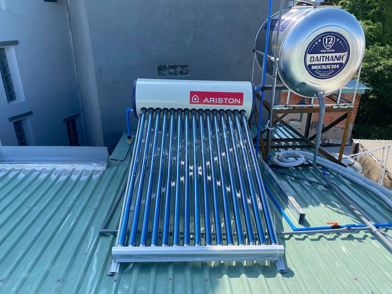 Trọn bộ Máy nước nóng mặt trời Ariston 160L tại Bình Thạnh Trọn bộ Máy nước nóng mặt trời Ariston 160L tại Bình Thạnh
