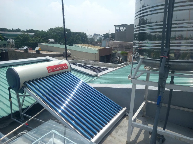 máy nước nóng năng lượng mặt trời Ariston 160L -15 ống Giá rẻ máy nước nóng năng lượng mặt trời Ariston 160L -15 ống Giá rẻ