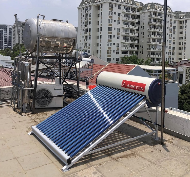 Hoàn thiện Máy nước nóng mặt trời Ariston tại Gò Vấp Hoàn thiện Máy nước nóng mặt trời Ariston tại Gò Vấp