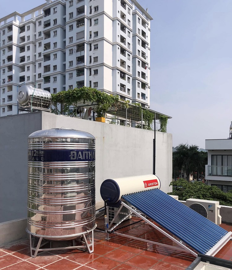 Hoàn thiện Máy nước nóng mặt trời Ariston tại Quận 9 Hoàn thiện Máy nước nóng mặt trời Ariston tại Quận 9