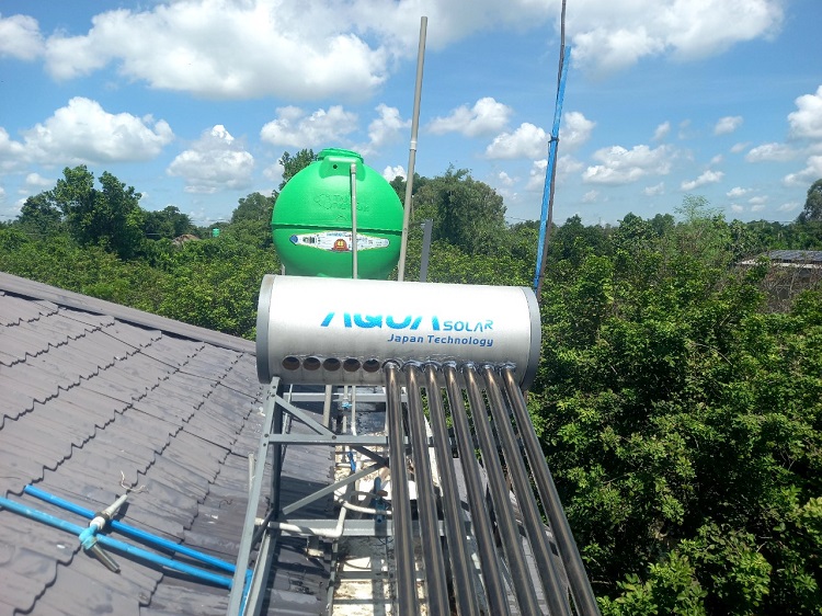 Máy nước nóng mặt trời bị chảy nước Máy nước nóng mặt trời bị chảy nước