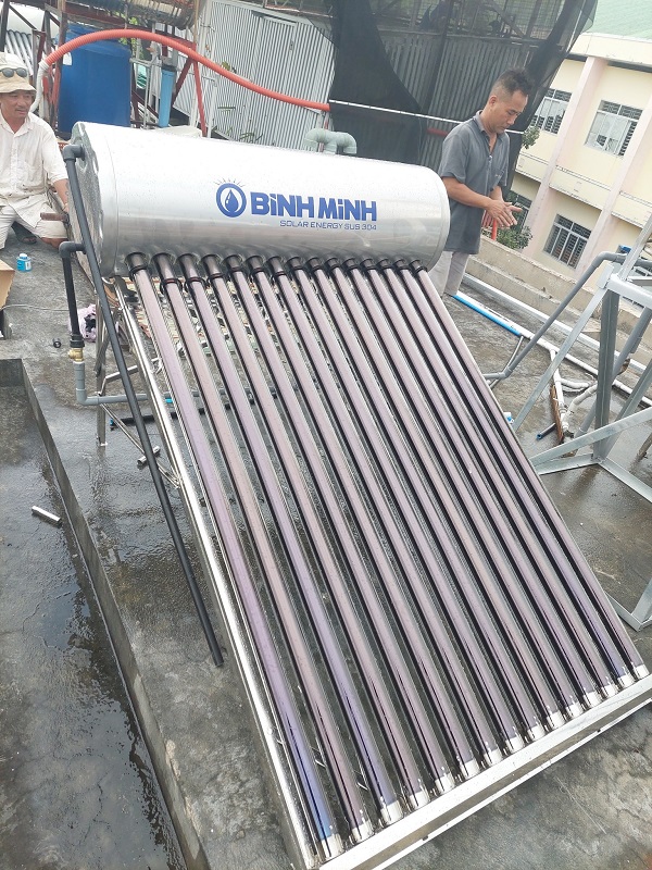 Bàn giao Máy nước nóng mặt trời Bình Minh 160L I304 Thủ Đức Bàn giao Máy nước nóng mặt trời Bình Minh 160L I304 Thủ Đức