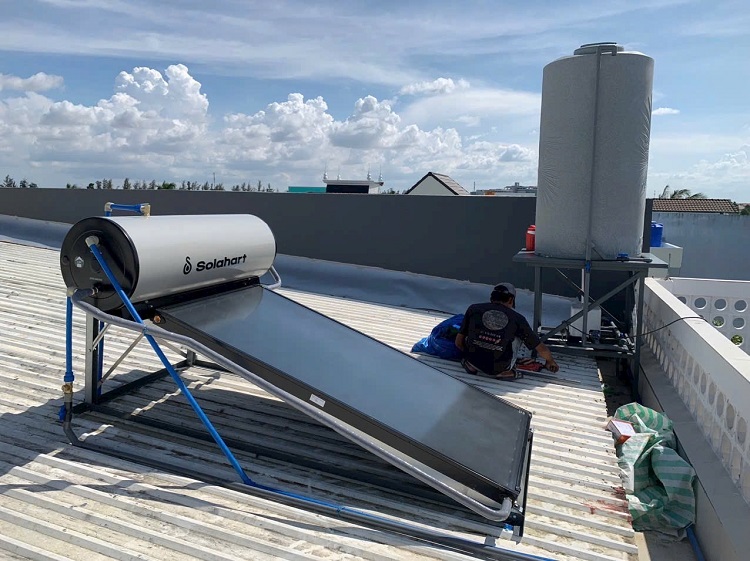 Máy nước nóng dạng tấm phẳng 150L lắp tại Hóc Môn Máy nước nóng dạng tấm phẳng 150L lắp tại Hóc Môn
