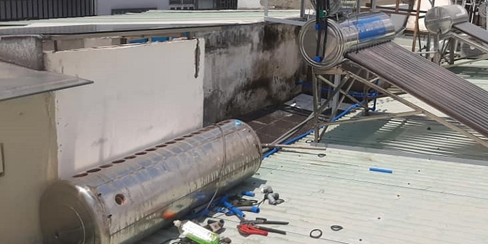 Máy nước nóng mặt trời không nóng do bị nhiễm phèn nặng Máy nước nóng mặt trời không nóng do bị nhiễm phèn nặng