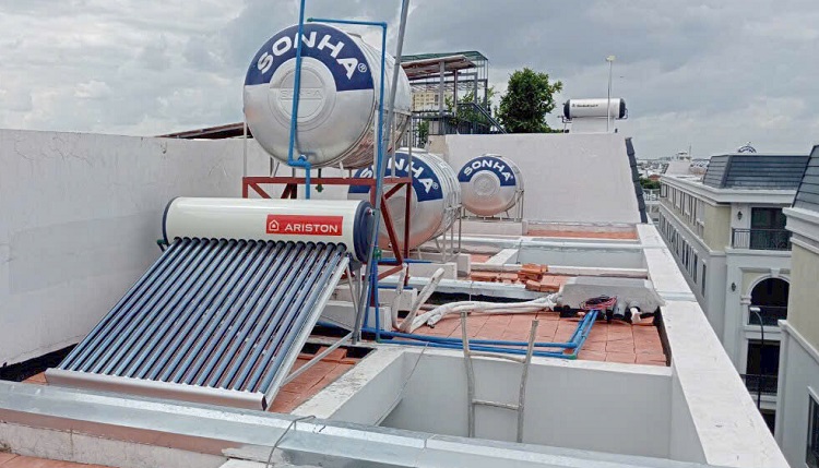 Giá máy nước nóng mặt trời Ariston 100% tiêu chuẩn Ý tại đây Giá máy nước nóng mặt trời Ariston 100% tiêu chuẩn Ý tại đây