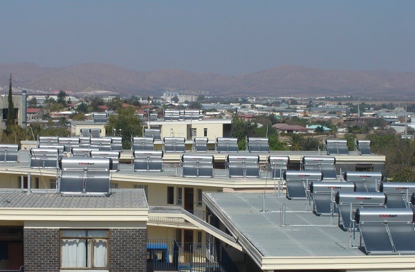 Máy năng lượng mặt trời tấm phẳng được sử dụng phổ biến ở nhiều nơi Máy năng lượng mặt trời tấm phẳng được sử dụng phổ biến ở nhiều nơi