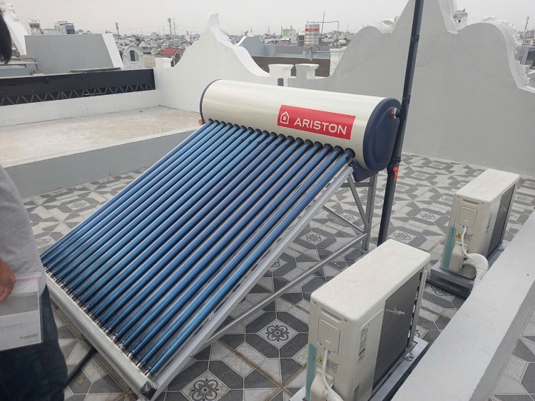 Máy nước nóng mặt trời Ariston 190L ECO2 tại Bình Tân Máy nước nóng mặt trời Ariston 190L ECO2 tại Bình Tân